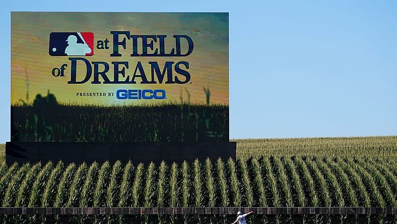 Cincinnati Reds starting pitcher Nick Lodolo (40) warms up in left field prior to the baseball game against the Chicago Cubs, Thursday, Aug. 11, 2022, at the MLB Field of Dreams stadium in Dyersville, Iowa.

Mlb Field Of Dreams Game Cincinnati Reds At Chicago Cubs Aug 11 5629