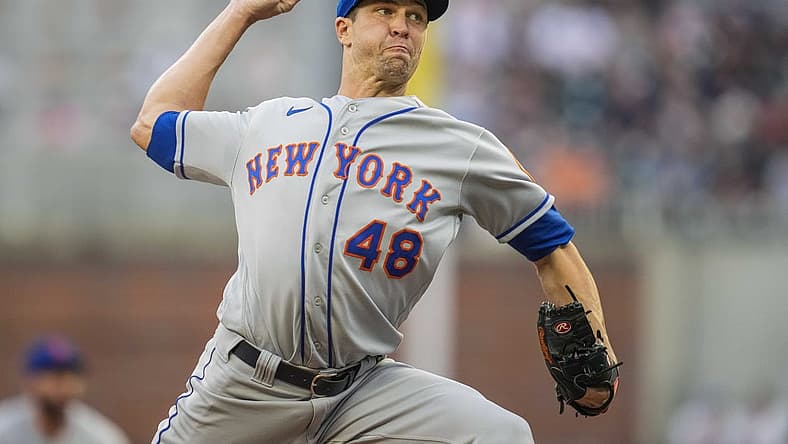 Aug 18, 2022; Cumberland, Georgia, USA; New York Mets starting pitcher Jacob deGrom (48) pitches against the Atlanta Braves during the first inning at Truist Park. Mandatory Credit: Dale Zanine-USA TODAY Sports