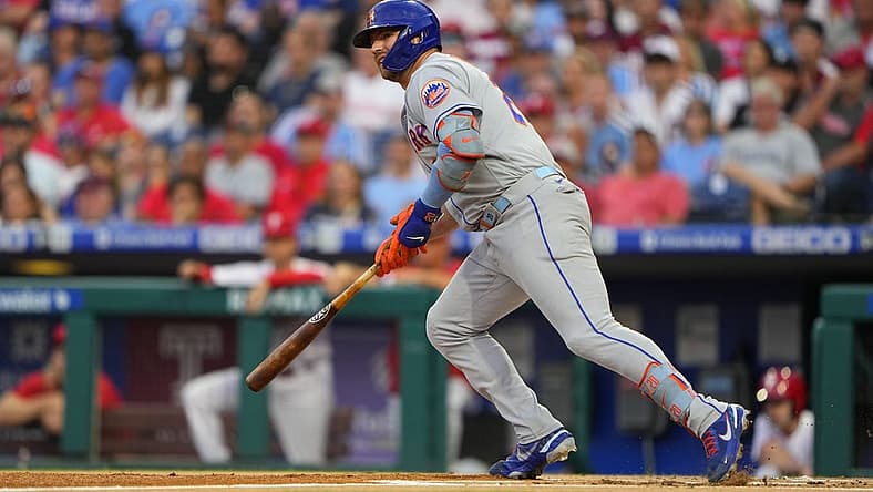 Aug 19, 2022; Philadelphia, Pennsylvania, USA; New York Mets designated hitter Pete Alonzo (20) hits an RBI fielder s choice against the Philadelphia Phillies during the first inning at Citizens Bank Park. Mandatory Credit: Gregory Fisher-USA TODAY Sports