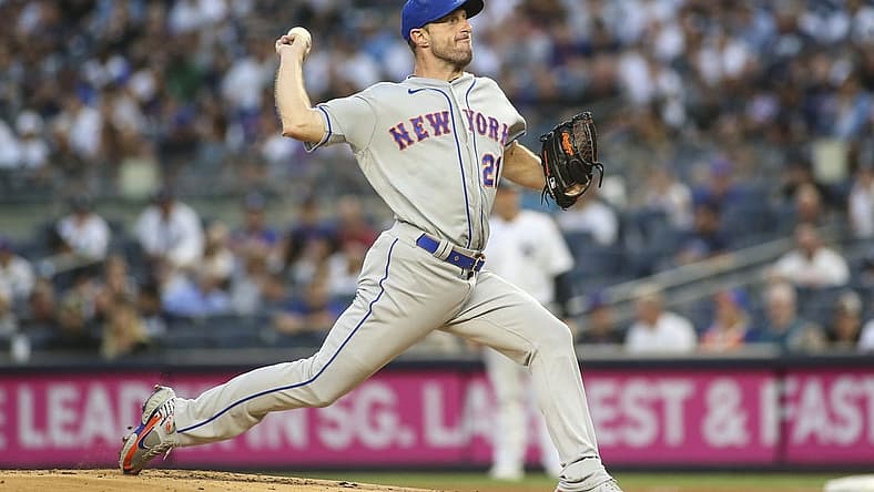 Aug 22, 2022; Bronx, New York, USA; New York Mets starting pitcher Max Scherzer (21) pitches in the first inning against the New York Yankees at Yankee Stadium. Mandatory Credit: Wendell Cruz-USA TODAY Sports