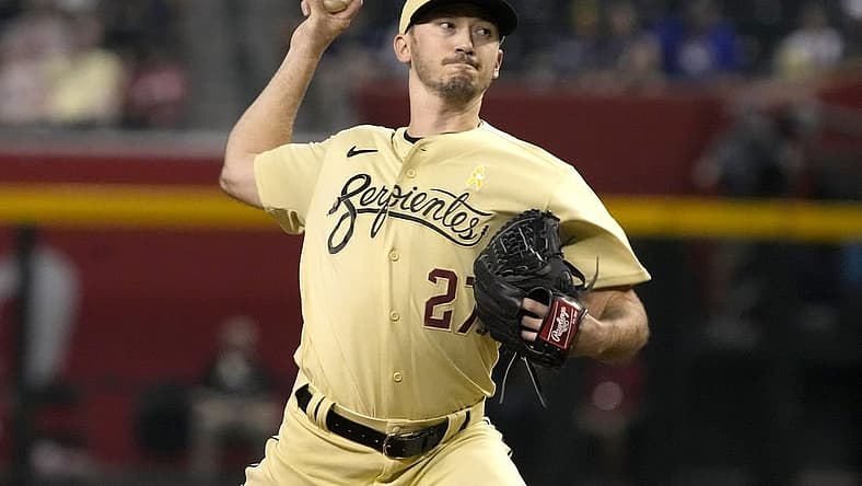 Sep 2, 2022; Phoenix, Arizona, USA; Arizona Diamondbacks pitcher Zach Davies (27) throws against the Milwaukee Brewers in the first inning at Chase Field. Mandatory Credit: Rick Scuteri-USA TODAY Sports