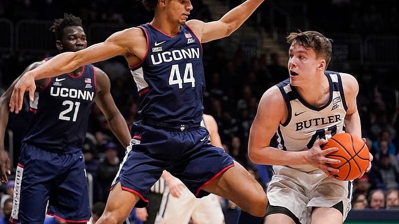 Butler Bulldogs guard Simas Lukosius (41) pushes past Connecticut Huskies guard Andre Jackson (44) on Thursday, Jan. 20, 2022, at Hinkle Fieldhouse in Indianapolis. The Butler Bulldogs lost to the Connecticut Huskies, 75-56.
Ncaa Basketball Ini 0120 Butler Basketball Vs Uconn Uconn Huskies At Butler Bulldogs