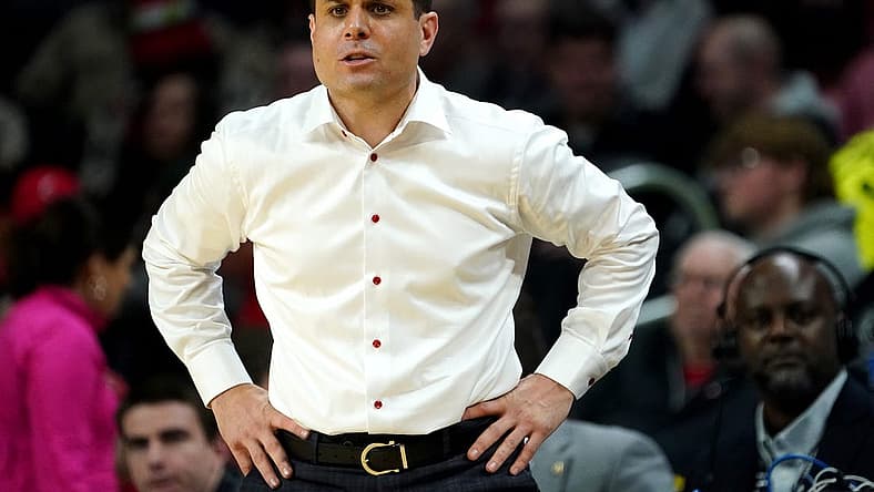 Cincinnati Bearcats head coach Wes Miller instructs the team in the first half of an NCAA basketball game against the Temple Owls, Sunday, Feb. 20, 2022, at Fifth Third Arena in Cincinnati.
Temple Owls At Cincinnati Bearcats Basketball Feb 20 Seqn