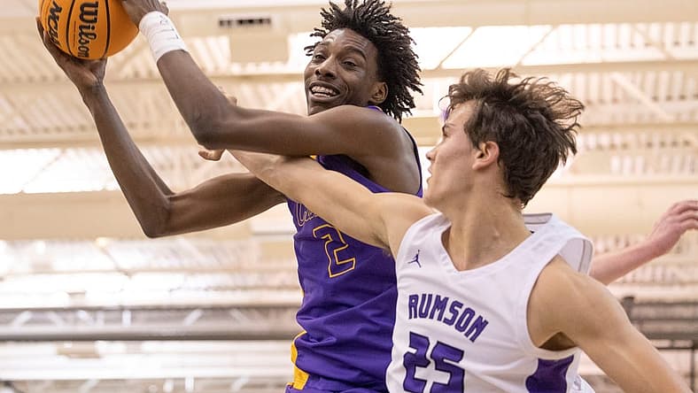Camden's Aaron Bradshaw wins battle with Rumson's Scott Gyimesi for rebound. Camden Boys Basketball defeats Rumson-Fair Havenl in NJSIAA Group 2 Semifinals
Bbcdrf220309b