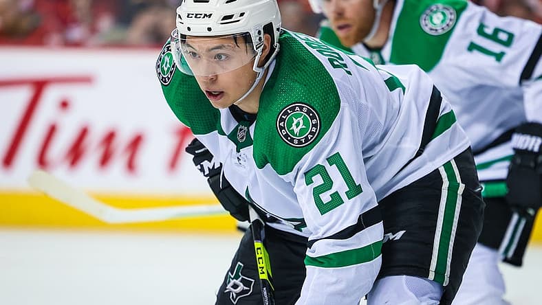 May 3, 2022; Calgary, Alberta, CAN; Dallas Stars left wing Jason Robertson (21) during the face off against the Calgary Flames during the third period in game one of the first round of the 2022 Stanley Cup Playoffs at Scotiabank Saddledome. Mandatory Credit: Sergei Belski-USA TODAY Sports