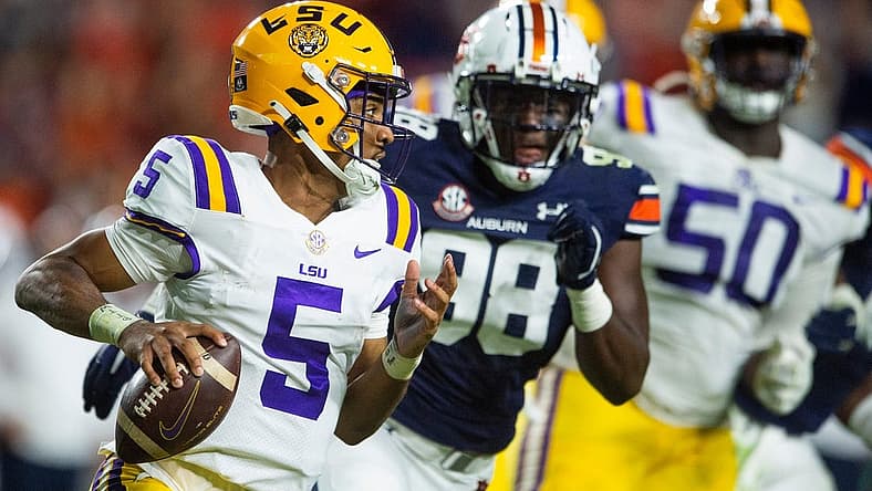 LSU Tigers quarterback Jayden Daniels (5) eludes Auburn Tigers defensive end Marcus Bragg (98) as the Auburn Tigers take on the LSU Tigers at Jordan-Hare Stadium in Auburn, Ala., on Saturday, Oct. 1, 2022.
Aulsu17