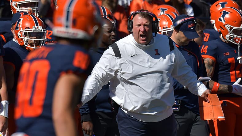 NCAA Football: Minnesota at Illinois