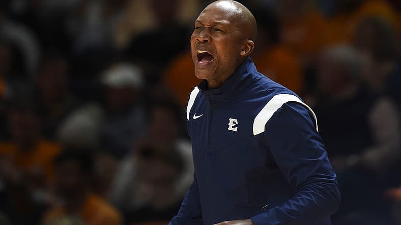 ETSU Mens Basketball Coach Desmond Oliver during the NCAA college basketball game between the Tennessee Volunteers and the ETSU Buccaneers in Knoxville, Tenn. on Sunday, November 14, 2021.
Kns Vols Hoops Etsu