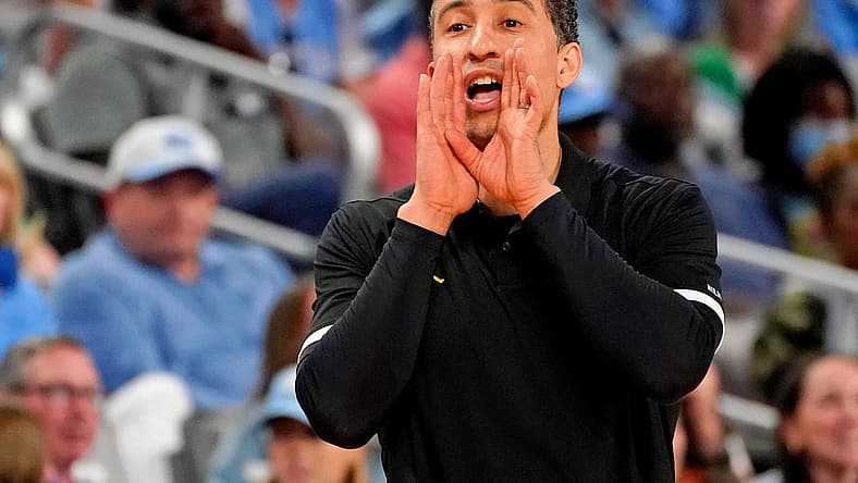 Mar 17, 2022; Fort Worth, TX, USA; Marquette Golden Eagles head coach Shaka Smart directs his team against North Carolina Tar Heels during the first half during the first round of the 2022 NCAA Tournament at Dickies Arena. Mandatory Credit: Chris Jones-USA TODAY Sports