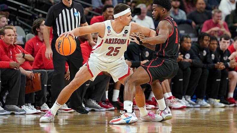Mar 24, 2022; San Antonio, TX, USA; Arizona Wildcats guard Kerr Kriisa (25) against Houston Cougars guard Jamal Shead (1) during the first half in the semifinals of the South regional of the men's college basketball NCAA Tournament at AT&T Center. Mandatory Credit: Daniel Dunn-USA TODAY Sports