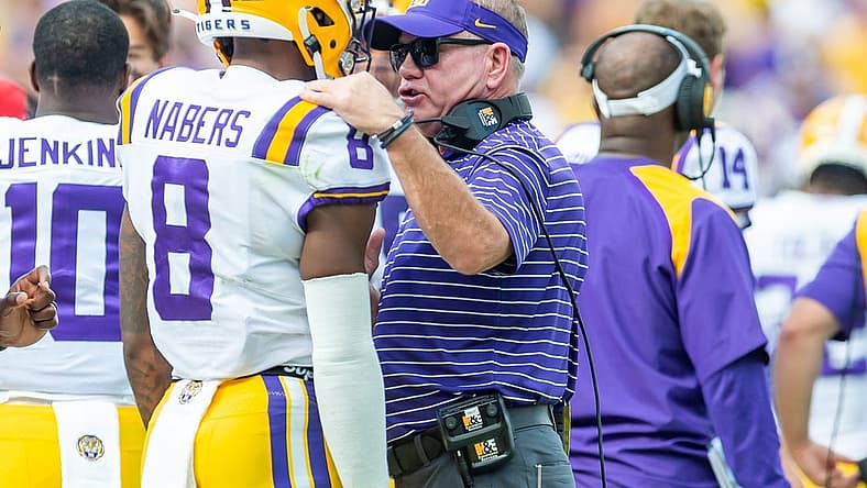 Head Coach Brian Kelly talking with Malik Nabers on the sideline as the LSU Tigers take on the Ole Miss Rebels at Tiger Stadium in Baton Rouge, Louisiana, USA.Saturday October 22, 2022
Lsu Vs Ole Miss Football V1 7925