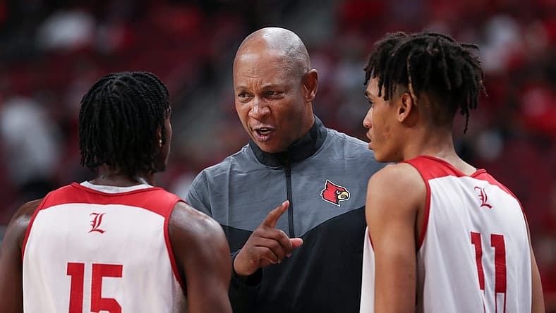 U of L head basketball coach Kenny Payne, center, instructed Hercy Miller (15) and Fabio Basili (11) during their red/white scrimmage at the Yum Center in Louisville, Ky. on Oct. 23, 2022.
Uofl Scrimmage15 Sam