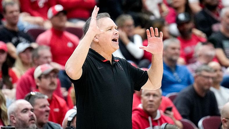 Nov 1, 2022; Columbus, Ohio, USA; Ohio State University head coach Chris Holtmann speaks to his team during the second half of the division I basketball game against Chaminade University at Value City Arena on Tuesday night. Mandatory Credit: Joseph Scheller-The Columbus Dispatch
Basketball Ceb Mbk Chaminade Chaminade At Ohio State