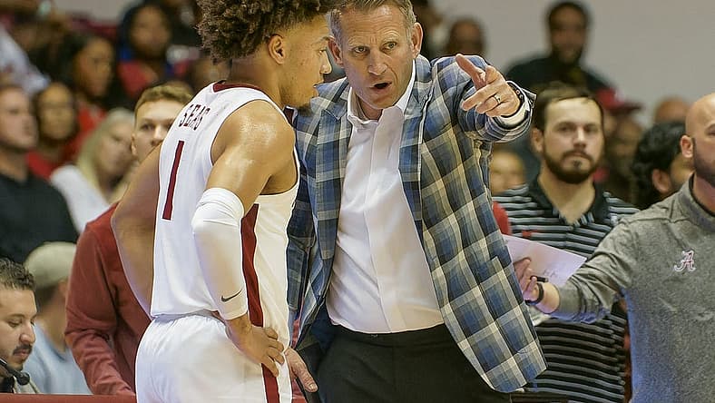 Nov 7, 2022; Tuscaloosa, Alabama, USA; Alabama Crimson Tide head coach Nate Oats talks to Alabama Crimson Tide guard Mark Sears (1) during first half at Coleman Coliseum. Mandatory Credit: Marvin Gentry-USA TODAY Sports