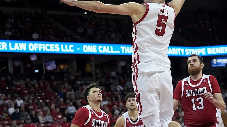 Wisconsin forward Tyler Wahl (5) dunks during the second half of their game Monday, November 7, 2022 at the Kohl Center in Madison, Wis. Wisconsin beat South Dakota 85-59.
Uwgrid07 14
