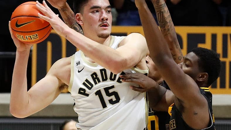 Purdue Boilermakers center Zach Edey (15) looks for an open teammate during NCAA men s basketball game against the Milwaukee Panthers, Tuesday, Nov. 8, 2022, at Mackey Arena in West Lafayette, Ind. Purdue won 84-53.
Purduemilwaukeembb110822 Am31496