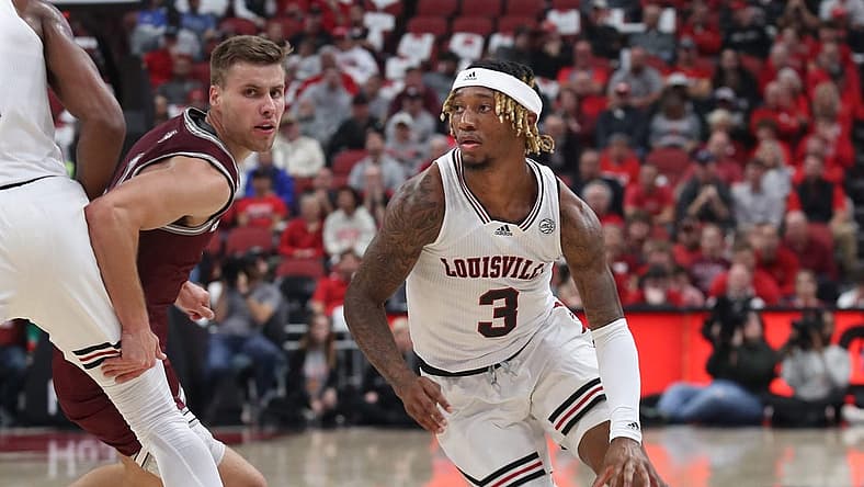Louisville s El Ellis brings the ball up against Bellarmine s Juston Betz.Nov. 9, 2022
Louisvilllebellarmine 15