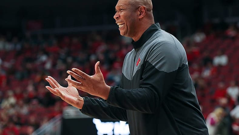 U of L head coach Kenny Payne became frustrated with his players against Appalachian State during their game at the Yum Center in Louisville, Ky. on Nov. 15, 2022. The Cardinals lost 61-60.
Uofl Appstate23 Sam