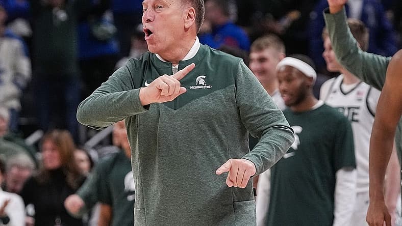 Michigan State Spartans head coach Tom Izzo yells to players from the sidelines Tuesday, Nov 15, 2022 at Gainbridge Fieldhouse in Indianapolis. The Michigan State Spartans defeated the Kentucky Wildcats in double overtime, 86-77.
Ncaa Basketball Uk Vs Michigan State Hoops Michigan State Spartans At University Of Kentucky Wildcats