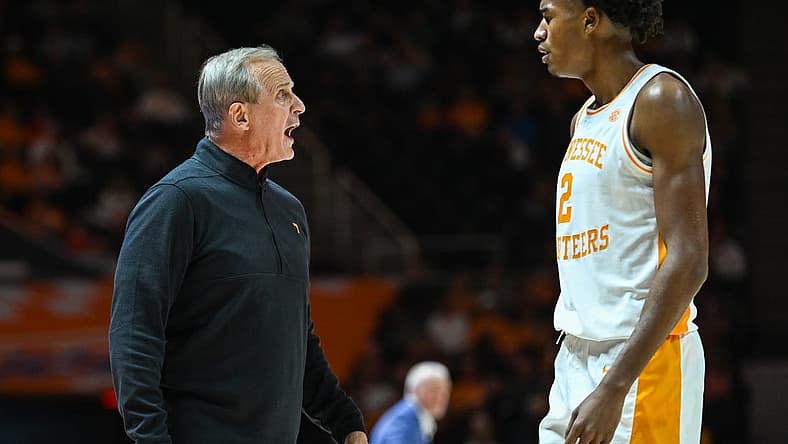 Nov 16, 2022; Knoxville, Tennessee, USA; Tennessee Volunteers head coach Rick Barnes talks to forward Julian Phillips (2) during the first half against the Florida Gulf Coast Eagles at Thompson-Boling Arena. Mandatory Credit: Bryan Lynn-USA TODAY Sports