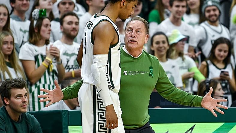 Michigan State's head coach Tom Izzo, right, talks with Jaden Akins during the second half in the game against Villanova on Friday, Nov. 18, 2022, at the Breslin Center in East Lansing.
221118 Msu Villianova 159a
