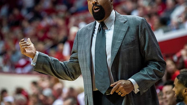 Indiana Head Coach Mike Woodson talks with a referee during the second half of the Indiana versus Little Rock men's basketball game at Simon Skjodt Assembly Hall on Wednesday, Nov. 23, 2022.
Iu Lb Bb 2h Woodson 3