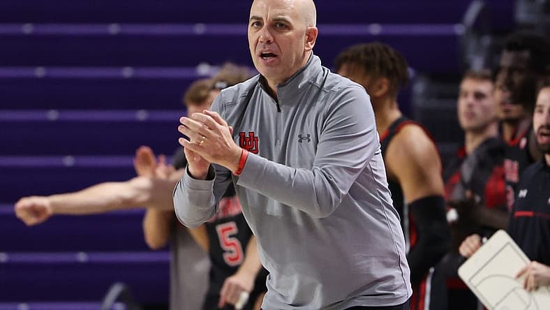 Nov 23, 2022; Fort Myers, Florida, USA; Utah Utes head coach Craig Smith calls a play in the second half against the Mississippi State Bulldogs during the Fort Myers Tip-Off Beach Division championship game at Suncoast Credit Union Arena. Mandatory Credit: Nathan Ray Seebeck-USA TODAY Sports