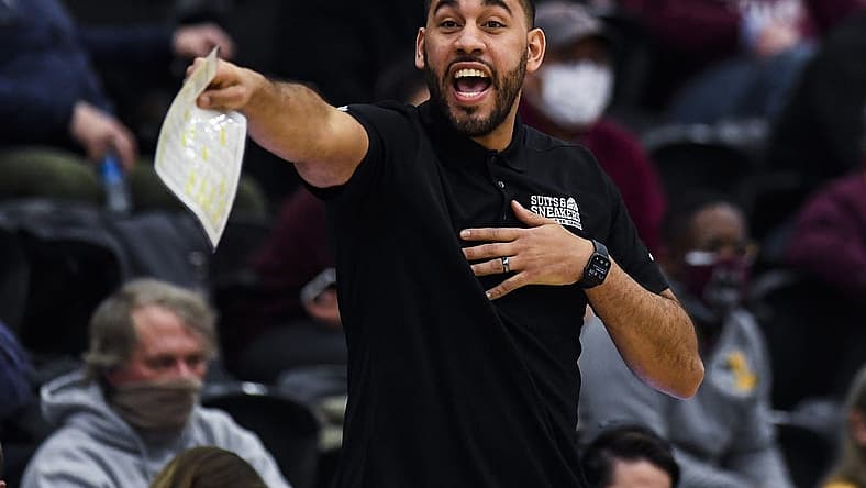 Jan 25, 2022; Chicago, Illinois, USA; Loyola (Il) Ramblers head coach Drew Valentine directs the team against Southern Illinois Salukis during the second half at Joseph J. Gentile Arena. Mandatory Credit: Matt Marton-USA TODAY Sports