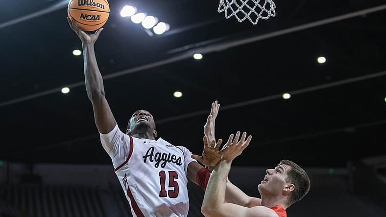 Mike Peake (15) goes up for a layup as the New Mexico State Aggies face the Dixie State Trailblazers at the Pan American Center in Las cruces on Wednesday, Feb. 16, 2022.
Nmsu Dsu 4