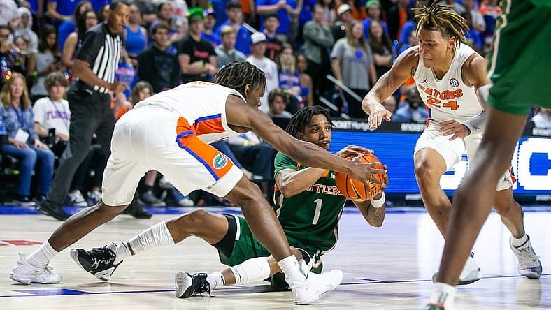 Florida A&M Rattlers guard Byron Smith (1) looks to pass the ball in the first half. The Florida men's basketball team hosted Florida A&M at Exactech Arena at the Stephen C. O'Connell Center in Gainesville, FL on Wednesday, November 30, 2022. The Gators won 102-62 [Doug Engle/Ocala Star Banner]

Gai Ufbasketballfamu