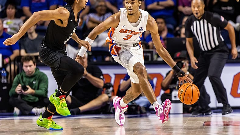 Florida Gators forward Alex Fudge (3) drives down the court in the first half. The Florida men  s basketball team hosted the Stetson Hatters at Exactech Arena at the Stephen C. O  Connell Center in Gainesville, FL on Sunday, December 4, 2022. [Doug Engle/Gainesville Sun]

Flgai Stetson Uf Mens Bball