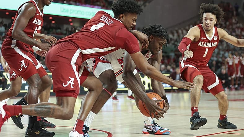 Dec 10, 2022; Houston, Texas, USA; Houston Cougars forward Jarace Walker (25) attempts to get control of a loose ball away from Alabama Crimson Tide forward Noah Gurley (4) during the second half at Fertitta Center. Mandatory Credit: Troy Taormina-USA TODAY Sports