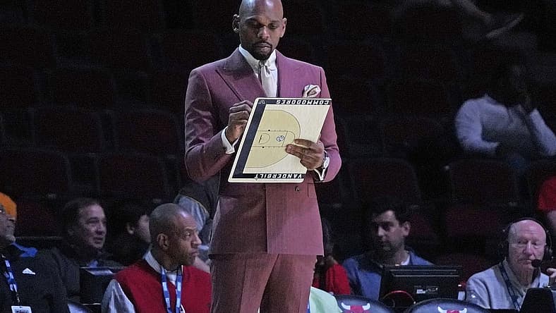 Dec 17, 2022; Chicago, Illinois, USA; Vanderbilt Commodores head coach Jerry Stackhouse draws up a play during the first half at United Center. Mandatory Credit: David Banks-USA TODAY Sports