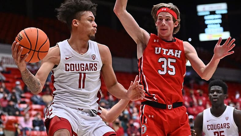 Jan 26, 2022; Pullman, Washington, USA; Washington State Cougars forward D.J. Rodman (11) passes the ball against Utah Utes center Branden Carlson (35) in the second half at Friel Court at Beasley Coliseum. Washington State won 71-54. Mandatory Credit: James Snook-USA TODAY Sports