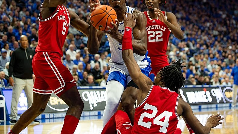 Kentucky's Oscar Tshiebwe (32) drove to the basket, surrounded by Louisville defenders during first half action as the Wildcats defeated the Louisville Cardinals 86-63 in Rupp Arena on Saturday, Dec. 31, 2022
Jf Ukul Aj6t3725
