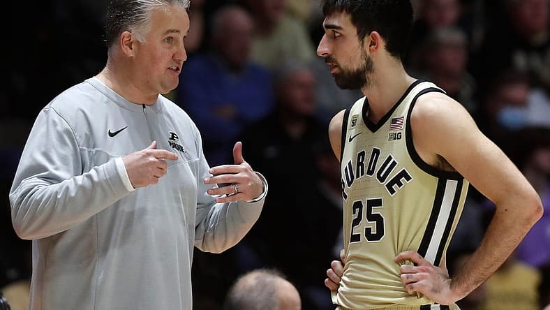 Purdue Boilermakers head coach Matt Painter talks to Purdue Boilermakers guard Ethan Morton (25) during the NCAA men s basketball game against the Rutgers Scarlet Knights, Monday, Jan. 2, 2023, at Mackey Arena in West Lafayette, Ind. Rutgers Scarlet Knights won 65-64.
Purduerutgersmbb010223 Am01914