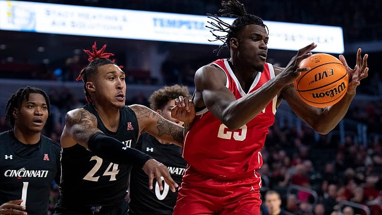 Houston Cougars forward Jarace Walker (25) grabs a rebound over Cincinnati Bearcats guard Jeremiah Davenport (24) in the first half of the NCAA men s basketball game at Fifth Third Arena in Cincinnati on Sunday, Jan 8, 2023.
Ncaa Basketball Houston Cougars At Cincinnati Bearcats