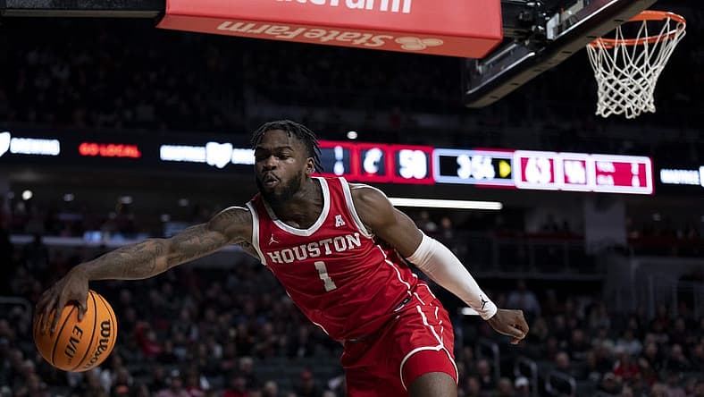 Jan 8, 2023; Cincinnati, OH, USA; Houston Cougars guard Jamal Shead (1) attempts to make a save in the second half of the NCAA men s basketball game at Fifth Third Arena in Cincinnati on Sunday, Jan 8, 2023. Houston Cougars defeated Cincinnati Bearcats 72-59. Mandatory Credit: Albert Cesare-USA TODAY NETWORK