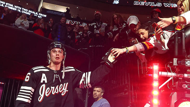 NHL: Vancouver Canucks at New Jersey Devils