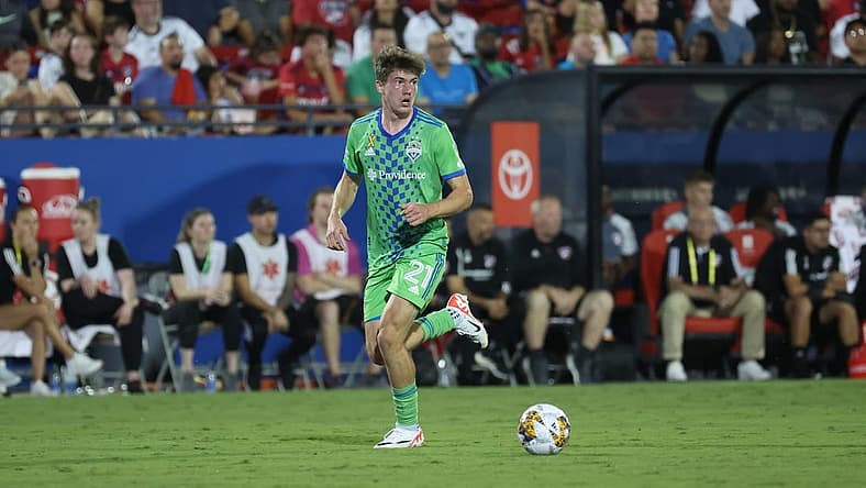 Sep 16, 2023; Frisco, Texas, USA;  Seattle Sounders midfielder Reed Baker-Whiting (21) in action during the match against FC Dallas at Toyota Stadium. Mandatory Credit: Kevin Jairaj-USA TODAY Sports