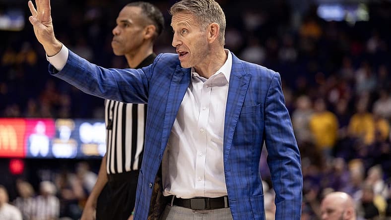Feb 10, 2024; Baton Rouge, Louisiana, USA;  Alabama Crimson Tide head coach Nate Oats calls in a play during the second half against the LSU Tigers at Pete Maravich Assembly Center. Mandatory Credit: Stephen Lew-USA TODAY Sports