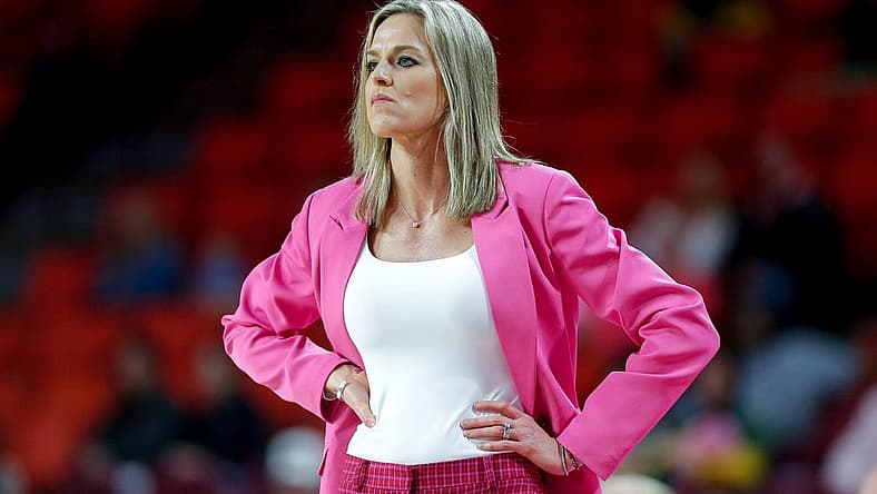 Oklahoma head coach Jennie Baranczyk stands on the sidelines in the first quarter during an NCAA basketball game between University of Oklahoma (OU) and Baylor University, in Norman Okla., on Wednesday, Feb. 14, 2024.