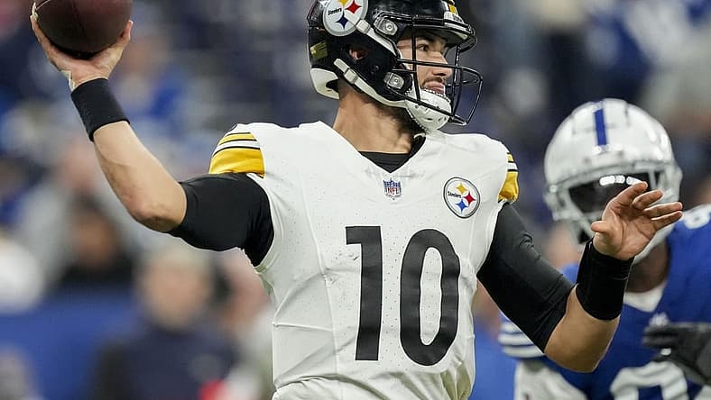 Dec 16, 2023; Indianapolis, Indiana, USA; Pittsburgh Steelers quarterback Mitch Trubisky (10) draws back to pass against the Pittsburgh Steelers at Lucas Oil Stadium. Mandatory Credit: Grace Hollars-USA TODAY Sports