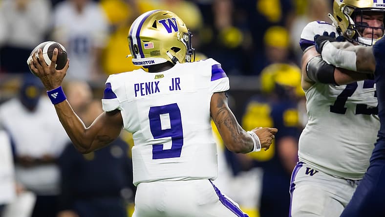 Washington Huskies quarterback Michael Penix Jr