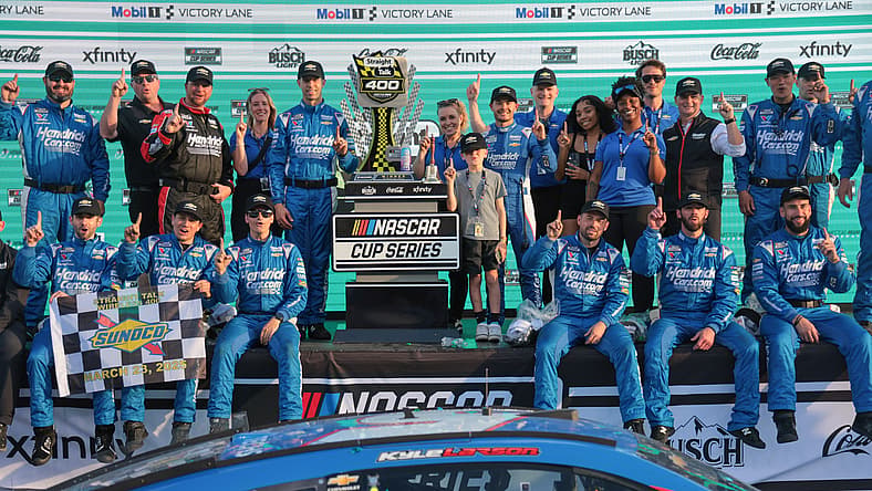 NASCAR: Straight Talk Wireless 400