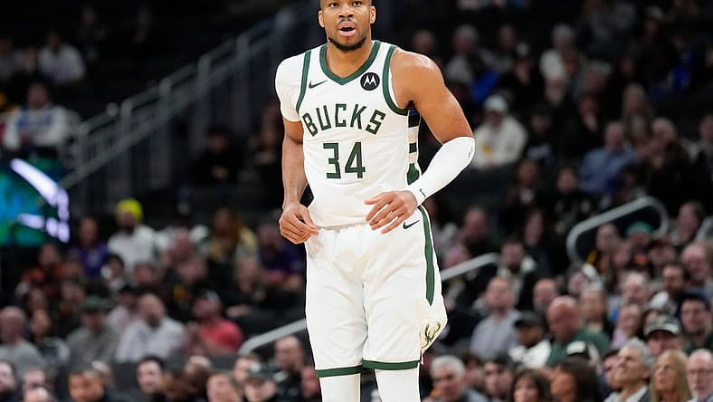 NBA: Phoenix Suns at Milwaukee Bucks