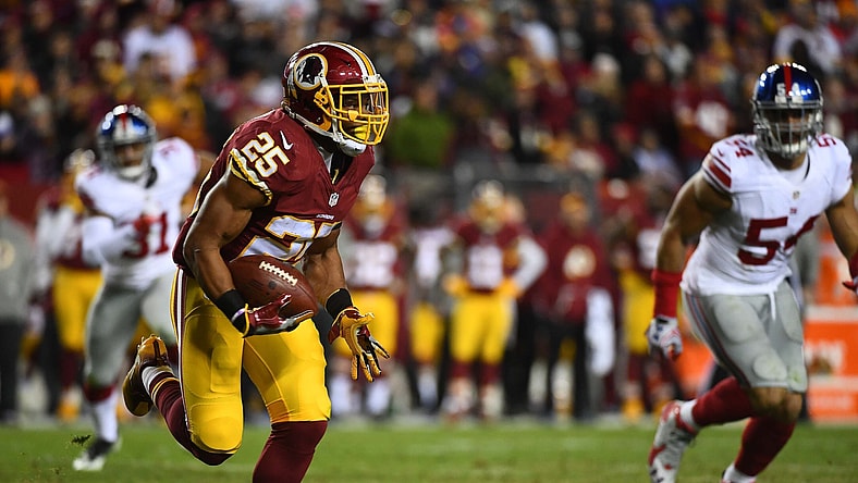 Jan 1, 2017; Landover, MD, USA; Washington Redskins running back Chris Thompson (25) rushes the ball against the New York Giants during the second half at FedEx Field. Mandatory Credit: Brad Mills-USA TODAY Sports