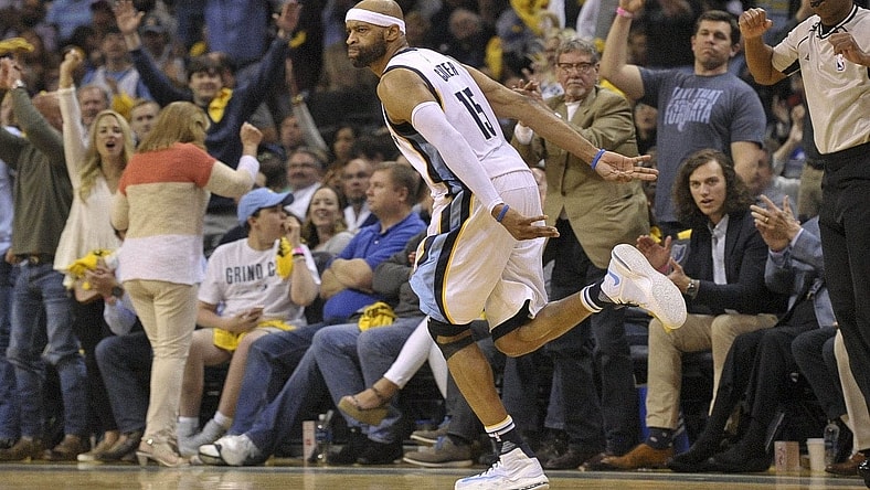 Vince Carter is open to signing with the Warriors.