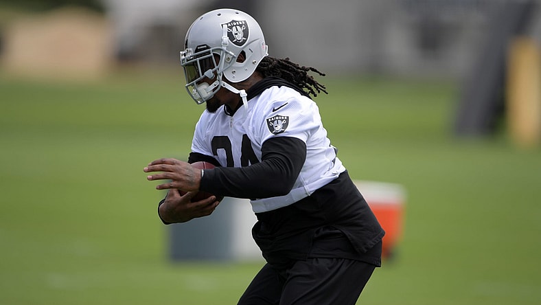 Can Marshawn Lynch help lead his Raiders to the Super Bowl?
