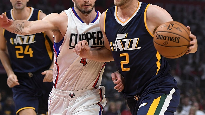 The Utah Jazz have re-signed forward Joe Ingles